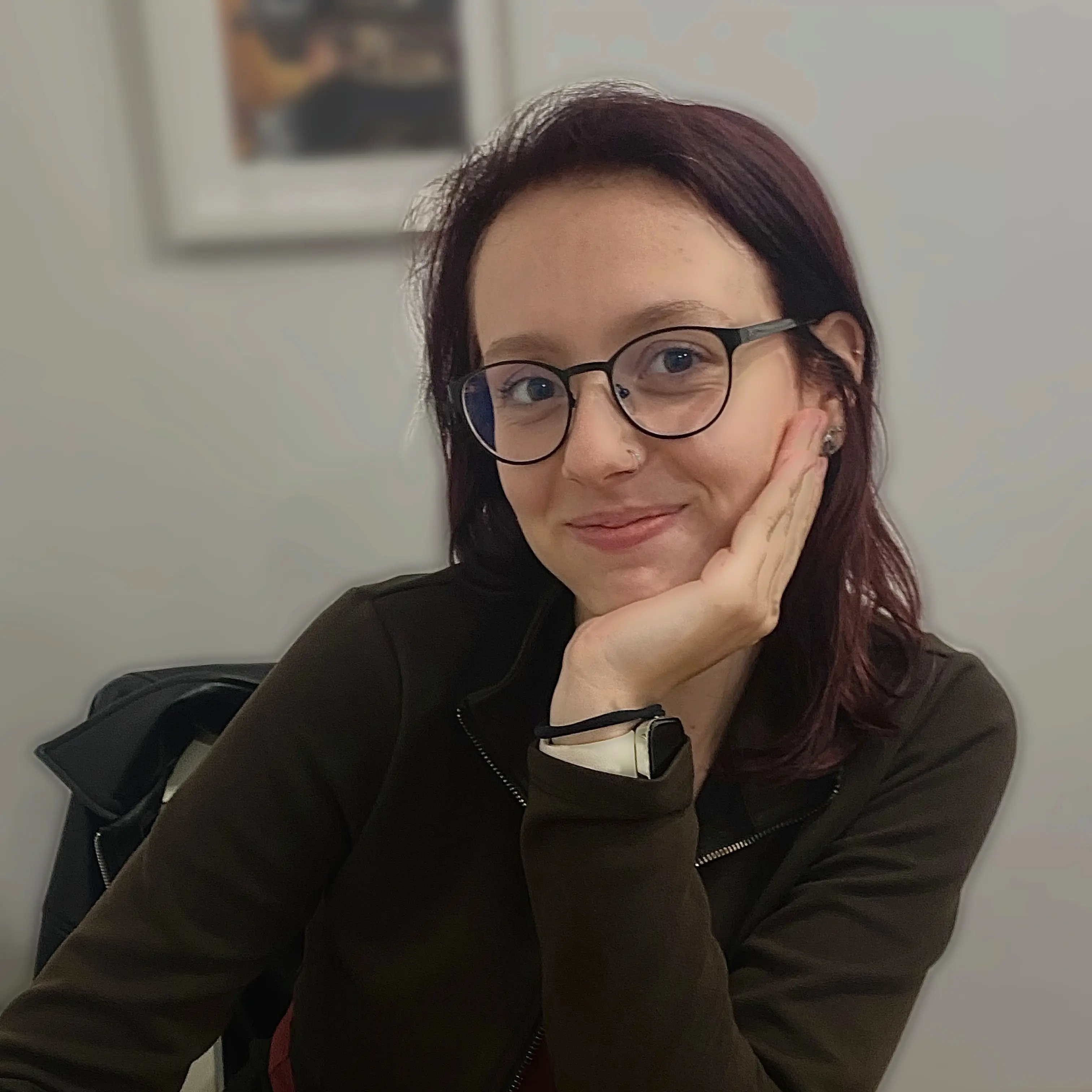 Anna, a MathSisters matektanárnője szemüvegben, mosolyogva